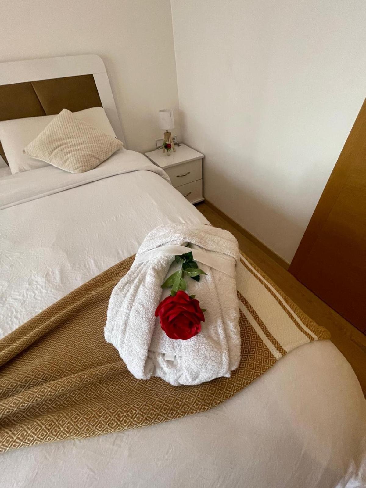Appartement De Luxe Avec Jardin Vue Sur La Piscine Golf Securise 24H Sur 24 A 5 Minutes De L Aeroport Marakeş Dış mekan fotoğraf